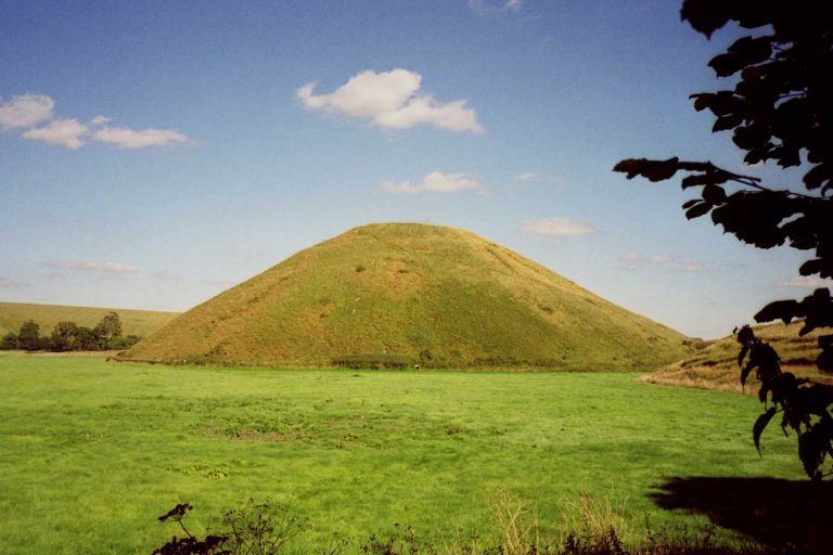 SilburyHill_gobeirne from London Country Tours