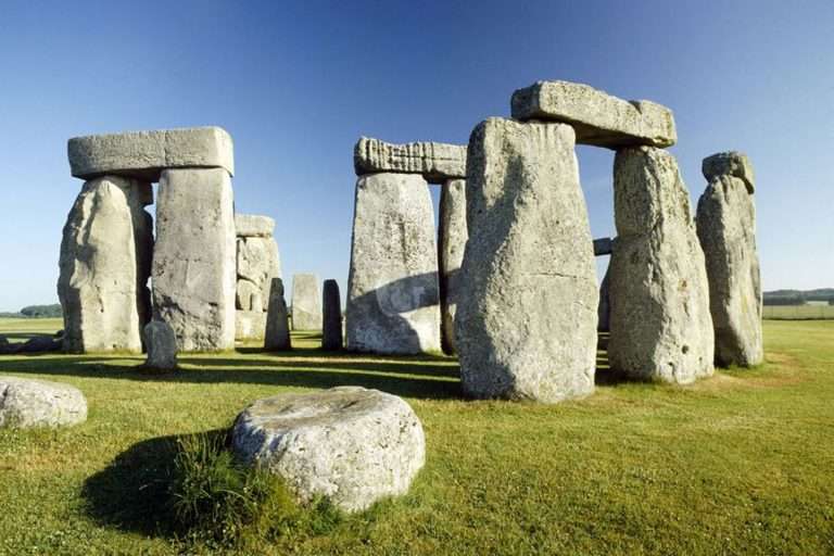 Book the private guided and tailored tours to Stonehenge to witness the awe-inspiring sunrise and sunset views