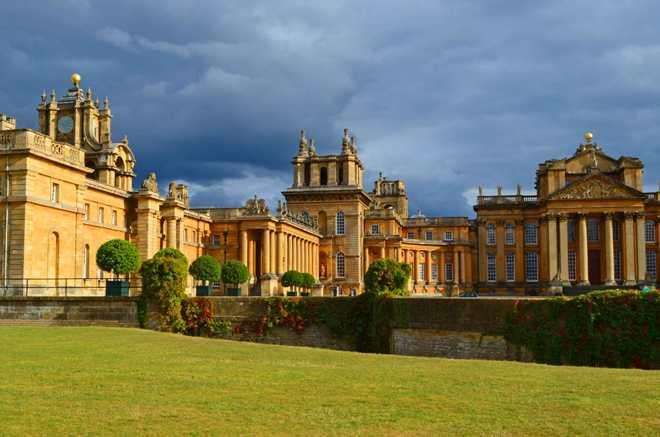 London Country Tours guides Cotswolds Villages for perfect shots